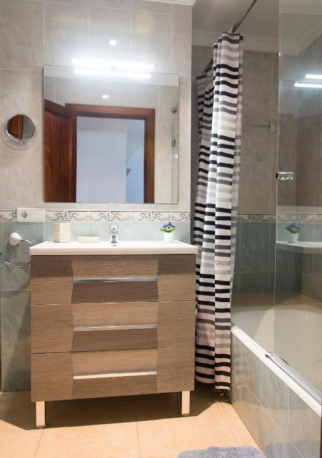 Apartamentos Vista Al Puerto カラ・フィゲラ エクステリア 写真