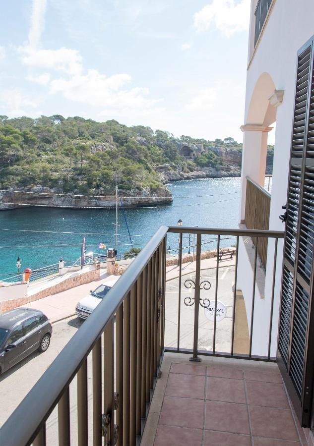 Apartamentos Vista Al Puerto カラ・フィゲラ エクステリア 写真
