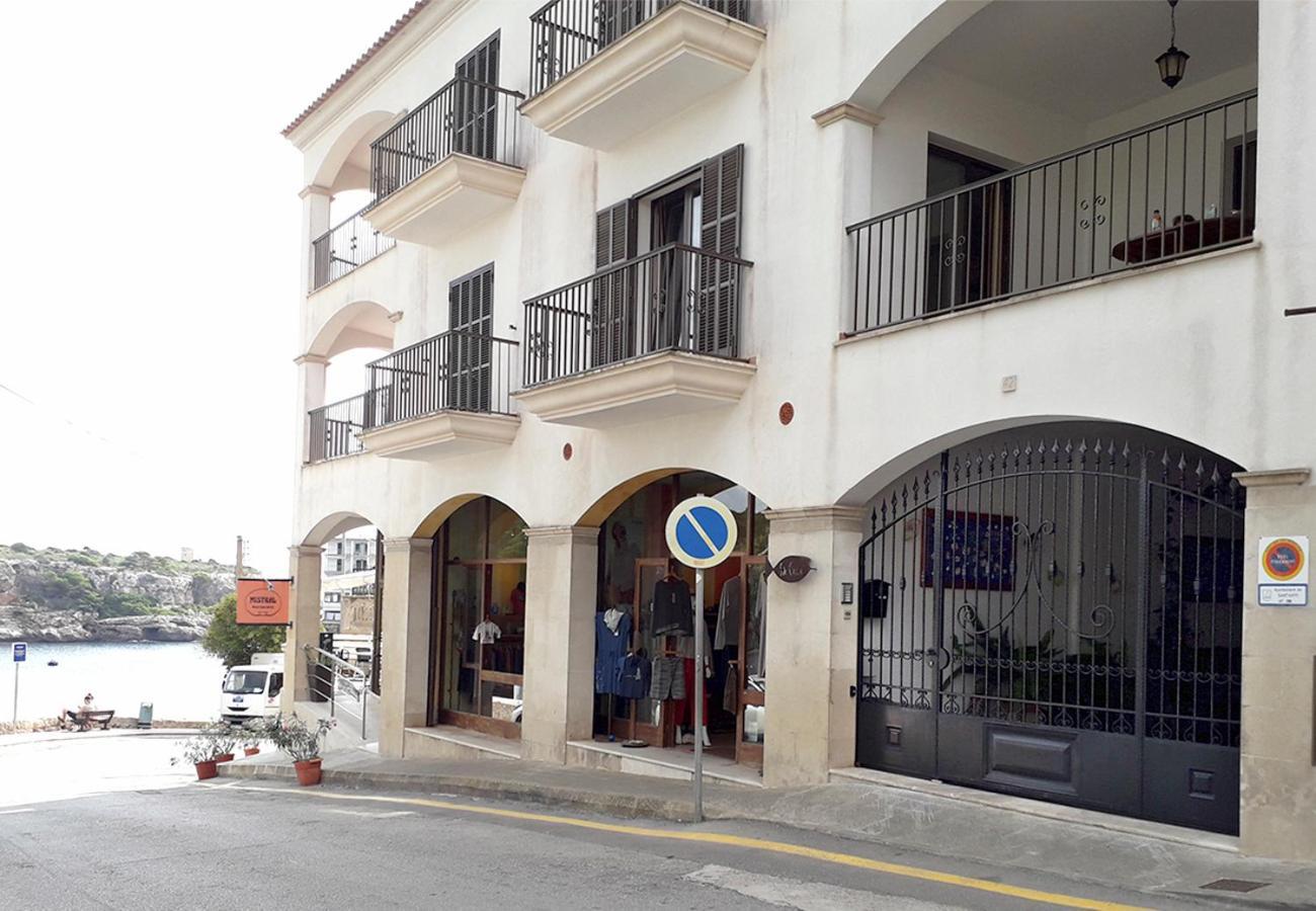 Apartamentos Vista Al Puerto カラ・フィゲラ エクステリア 写真